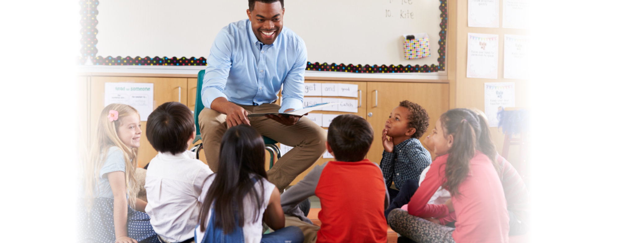 Teacher telling story to kids